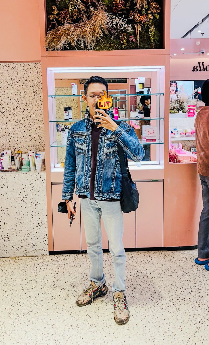 _16rend's tweet image. Masih lama 2026 #surabaya