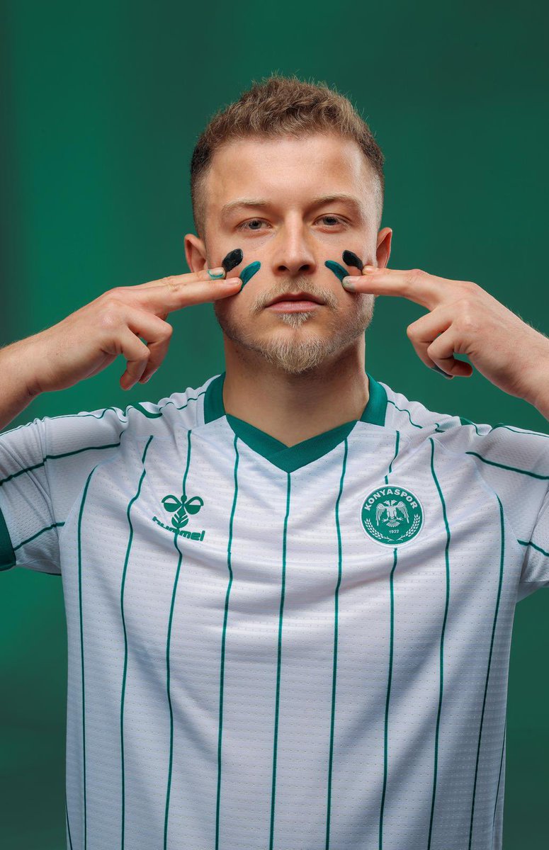 crssporturkiye's tweet photo. Her çizgisi temiz, her adımı net.
Zarafet, sade olanın gücüdür.

#Zarafet ⚪

#hummel @konyaspor https://t.co/ywBSb1Ygbe