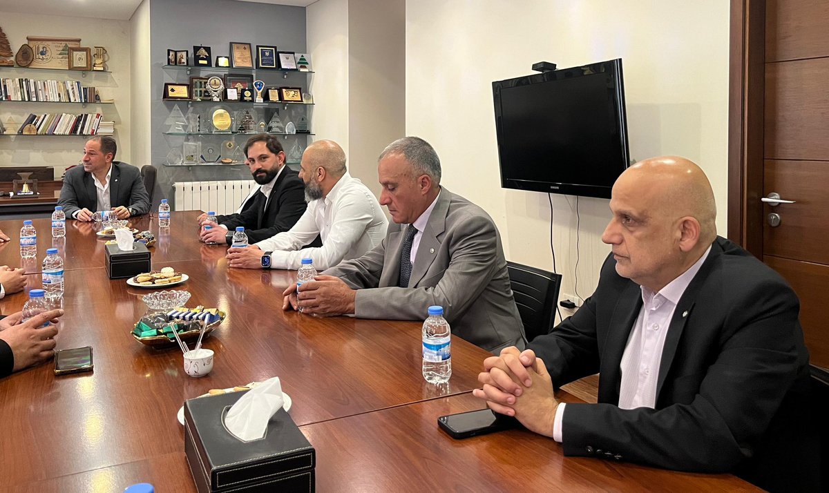 لقاء رئيس بلدية بولونيا وأعضاء المجلس البلدي والتأكيد على أهمية أن يشكّل العمل البلدي رافعة إنمائية فعلية بما يلبّي تطلّعات أبناء بولونيا ويعالج هموم الناس اليومية.
kataeb.org/articles/sl-19…