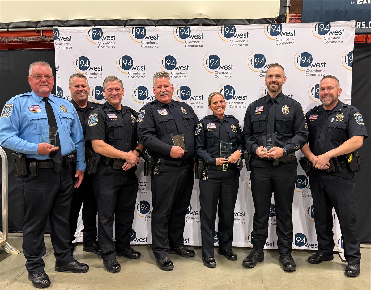 RogersMNPolice's tweet photo. Thrilled to celebrate Sergeant Dupic, Officers Herold, Madson, and CSO Blasko from the Rogers PD, whose outstanding teamwork &amp; fast action in a critical situation were recognized at the I-94 West Chamber of Commerce's First Responders Luncheon. Their dedication makes us proud! https://t.co/bUc3oUTqnw