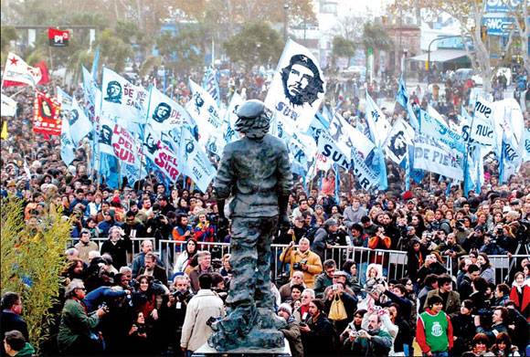 72Kurdish's tweet photo. من پەشیمــان نیم لەوەی لەگــــــەڵ خـەڵك ڕاشکــاوم
چونکە ژیــــــان بە دوو ڕوویی کارێکی قــیزەونــە !

أنا لا أنـدم على صراحتــي مــع الآخريـــن
فالـــعيش بوجـــهين أمر مــقرف!

چـــــی گــــیڤارا https://t.co/01165xLYUF