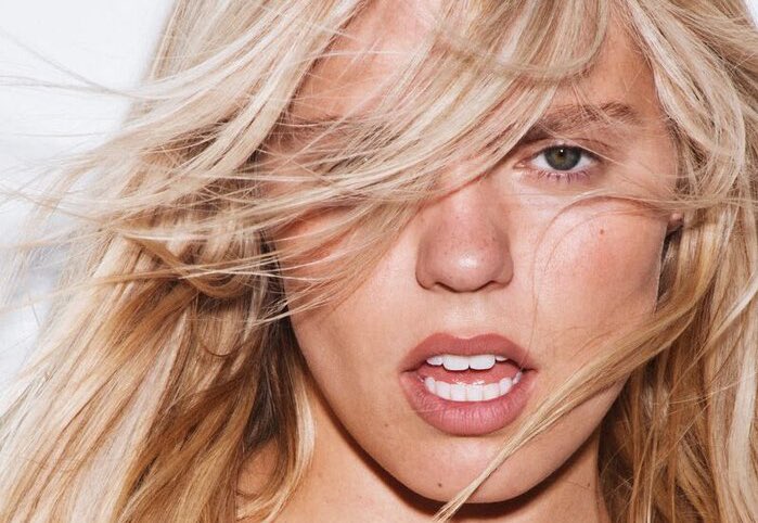 LISTEN &amp; LYRICS | <a href="/ReneeRapp/">RMJ</a> Returns Loud and Unfiltered in Brand New Single
"LEAVE ME ALONE" 

stagerightsecrets.com/renee-rapp-new…