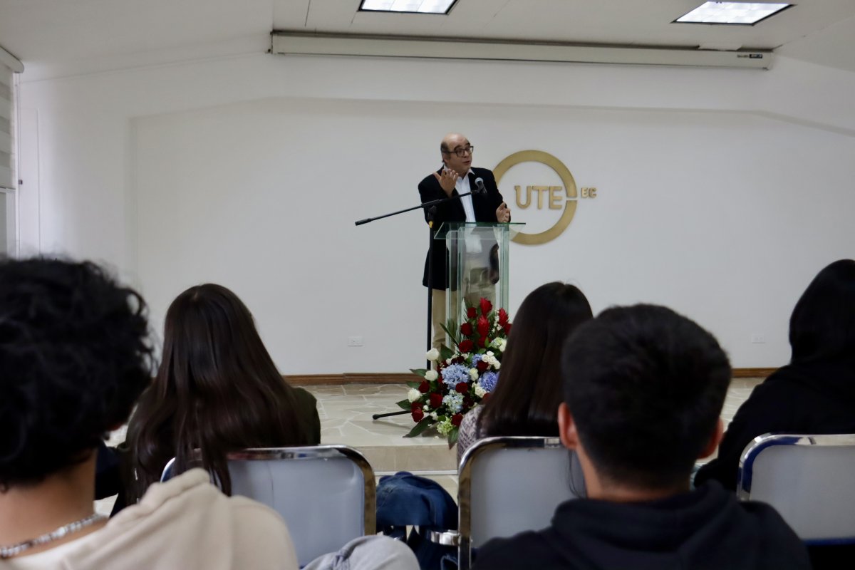 LabESM_UTE's tweet photo. El @LabESM_UTE de la @UTEoficial en colaboración con el @IAENUniversidad realizó el conversatorio “Reflexiones sobre el proceso constitucional chileno”, con la participación del Dr. Fernando Atria Lemaitre @fernando_atria reconocido abogado y académico chileno #LabESM https://t.co/9fpsOFfTMD