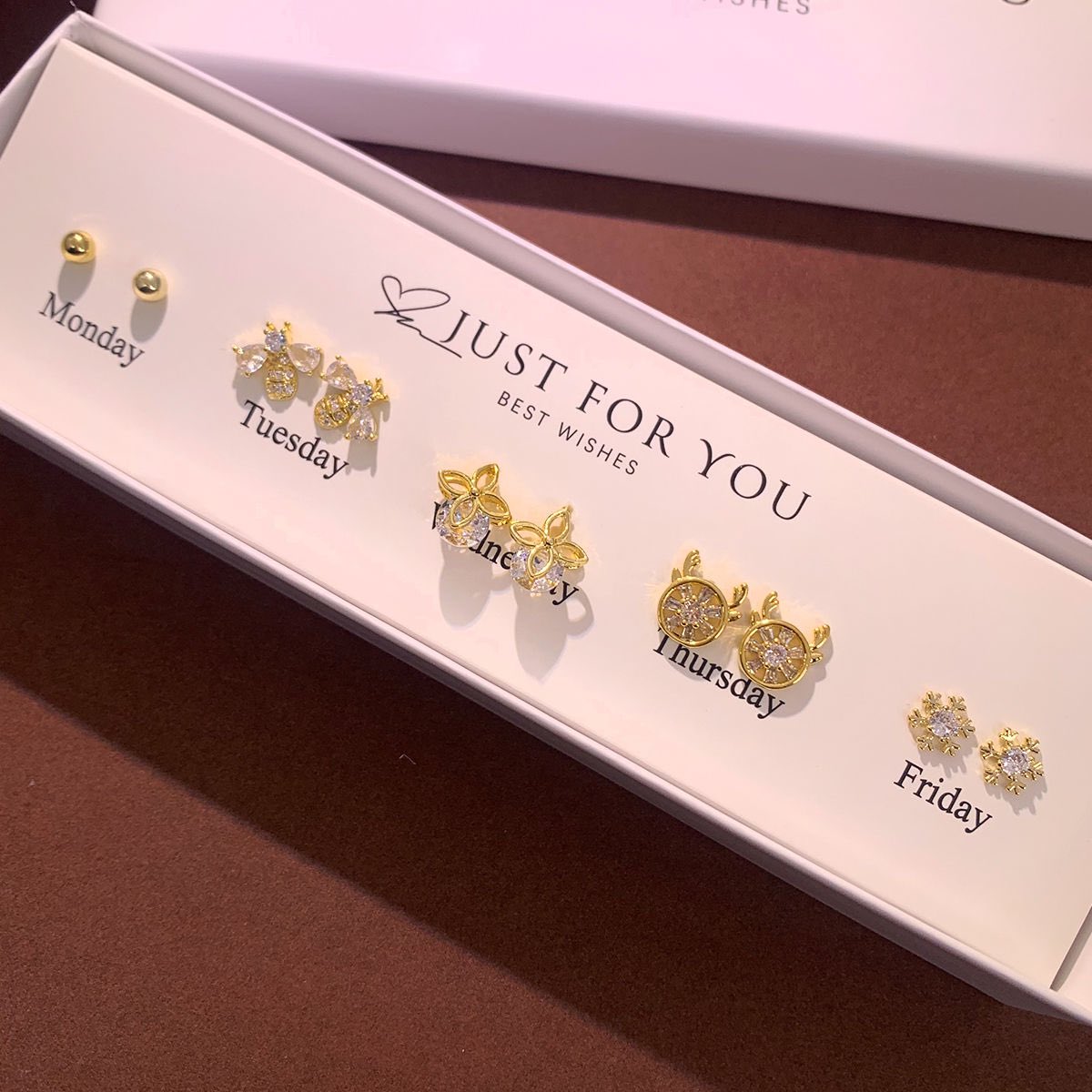 ruby_marilynd's tweet image. Every lady must have!
Get these luxurious daily set of earrings at an affordable price 
A perfect gift idea for the girlies ❤️

Frame 1- GHC 150
Frame 2- GHC 150
Frame 3- GHC 150
Frame 4 - GHC 170