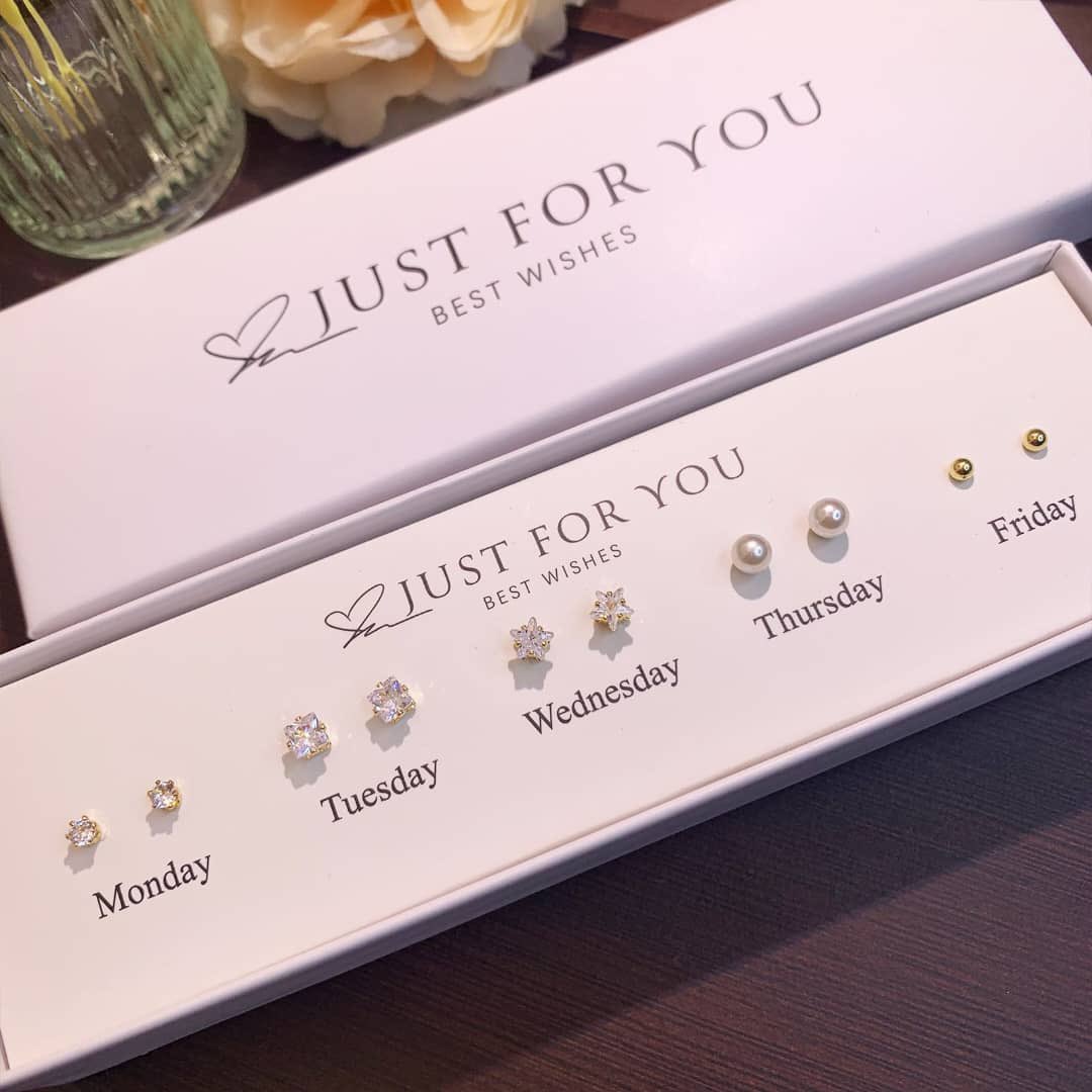 ruby_marilynd's tweet image. Every lady must have!
Get these luxurious daily set of earrings at an affordable price 
A perfect gift idea for the girlies ❤️

Frame 1- GHC 150
Frame 2- GHC 150
Frame 3- GHC 150
Frame 4 - GHC 170