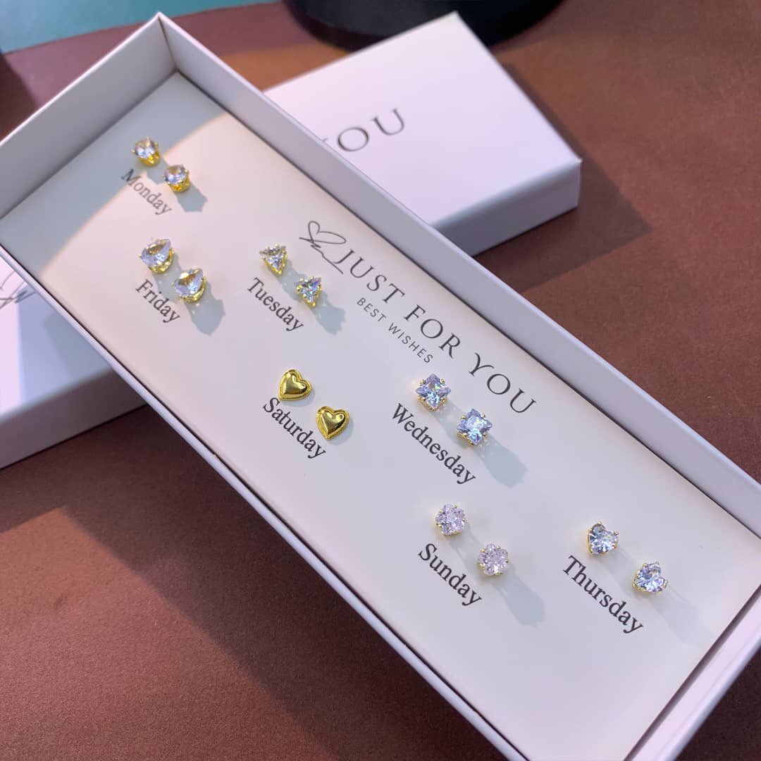 ruby_marilynd's tweet image. Every lady must have!
Get these luxurious daily set of earrings at an affordable price 
A perfect gift idea for the girlies ❤️

Frame 1- GHC 150
Frame 2- GHC 150
Frame 3- GHC 150
Frame 4 - GHC 170