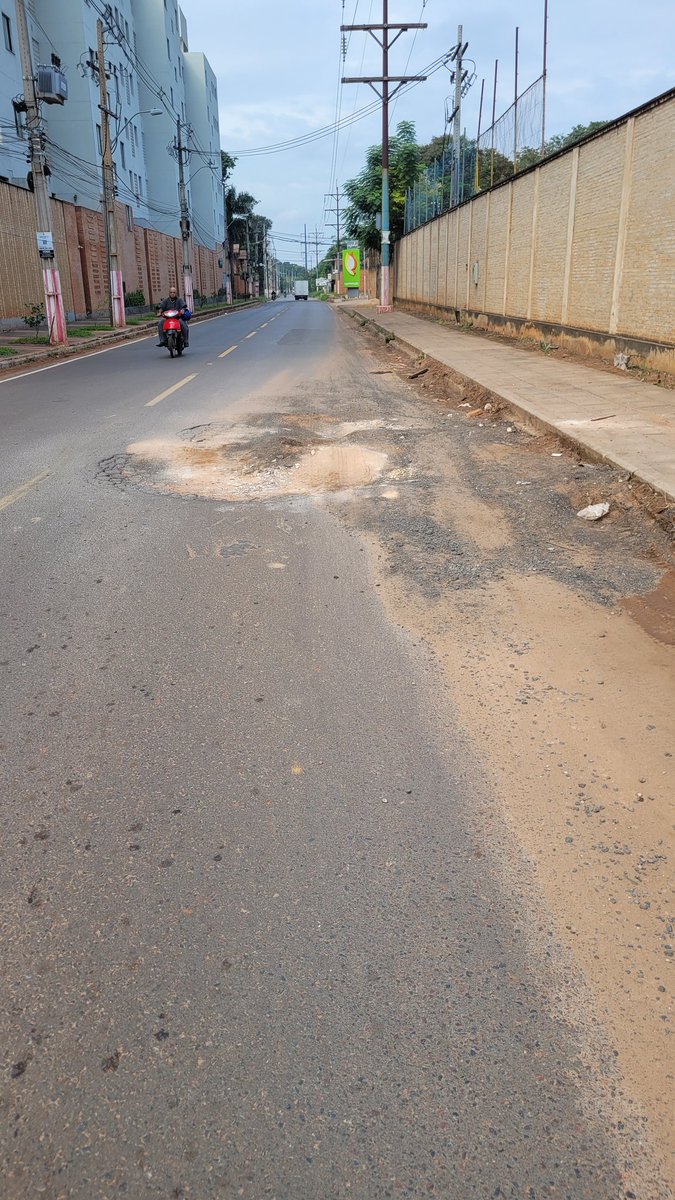 FrankyFlores_ok's tweet photo. @EssapSA increíble como dejaron el "trabajo" sobre Laguna Grande frente al Colegio Liberty.  3 accidentes menores en menos de una semana. Quien se hace cargo??? @mopcparaguay @MunideFernando @MunicSanlorenzo https://t.co/eMcgmu6fDt