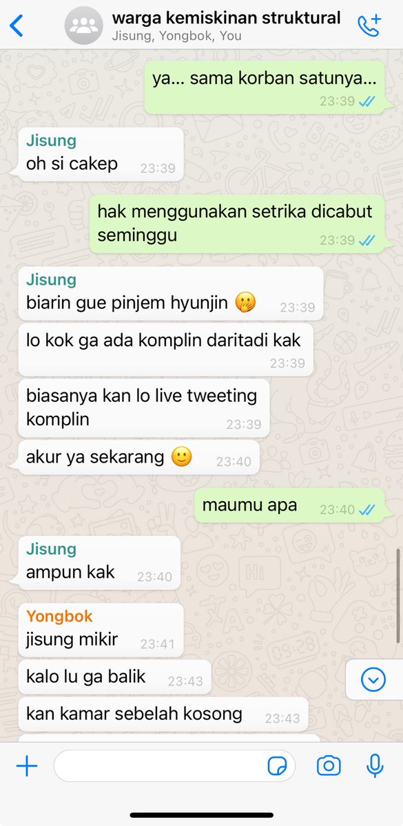 nyasrtan's tweet photo. 2min local au pt 2 - 

serba serbi kemiskinan struktural ibukota:
- pindang pindangan
- dianterin pulang pake mobil bukan ayang soalnya motornya masih rusak habis ketiban dari langit https://t.co/ph1Yl4gQxB