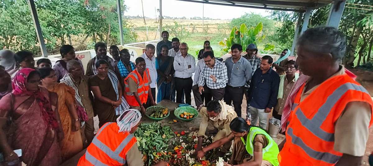 DPONALGONDA's tweet photo. @training  on  @Sanitation, Dry &amp; Wet waste collection, @Single use plastic &amp; @Vermi Compost preparation to  @Secretaries and #MPWs of Miryalaguda #Nalagonda district Participated @MLA,Miryalaguda  @iLa_TRiPaTHi @kvenkaaiahh  @Collector_NLG  @TSSBMG @seethakkaMLA @TelanganaCMO https://t.co/Hcd4gGmDDq