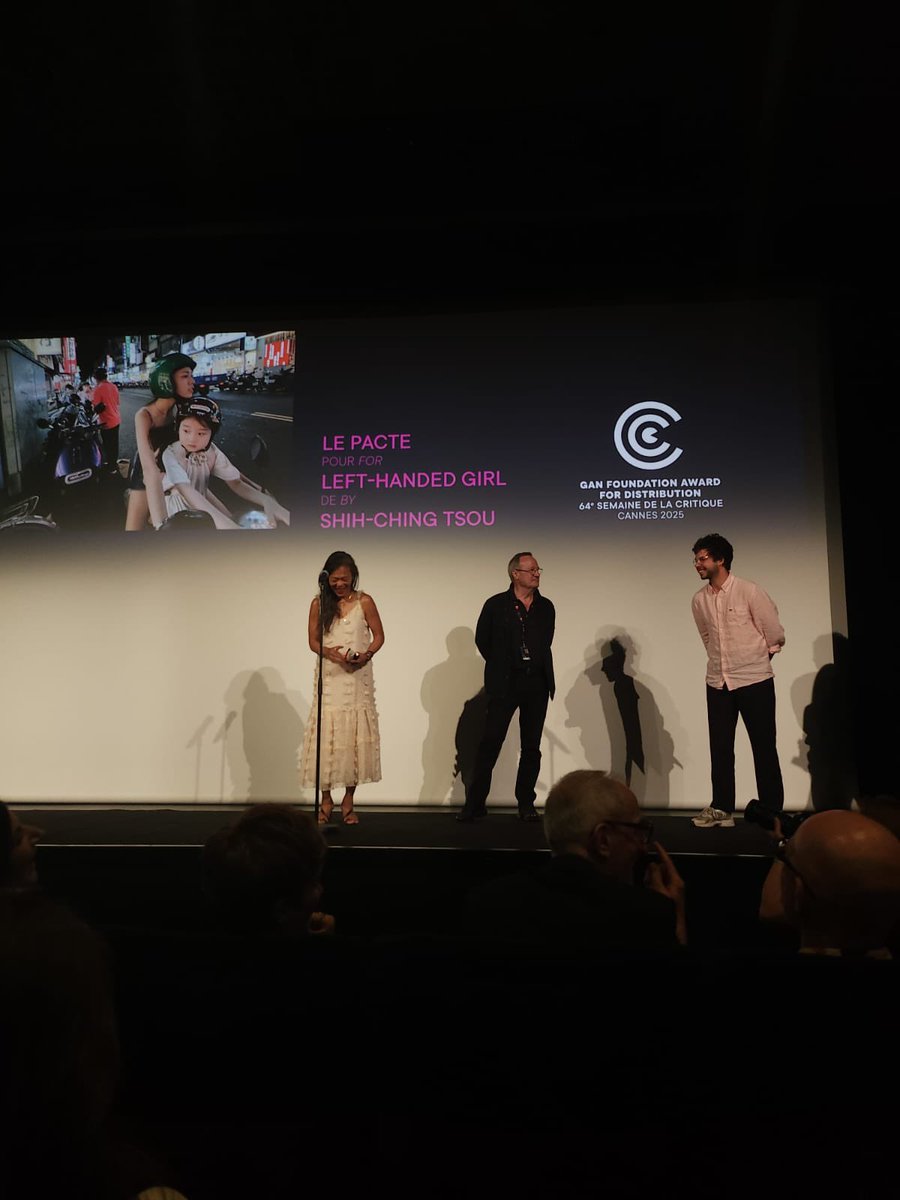 [Le Prix #FondationGan est décerne à…] 
🏆 La #FondationGan a remis son Prix à la Diffusion à <a href="/Le_Pacte/">Le Pacte</a> pour LEFT-HANDED GIRL de Shih-Ching Tsou lors de la cérémonie de clôture de la <a href="/semainecannes/">Semaine de la Critique</a> ! Félicitations à la réalisatrice et à toute l’équipe de distribution 👏