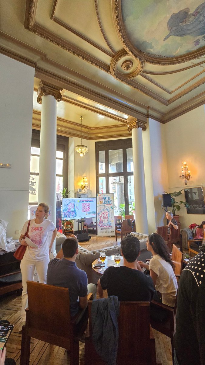 CienciaABanda's tweet photo. Hoy toca sesión de ciencia un un bar más ilustre que de costumbre 😀
Un placer asistir a una temporada más de #PINT25ES #PINT25MAD en @cbamadrid https://t.co/yxSCtMlISk