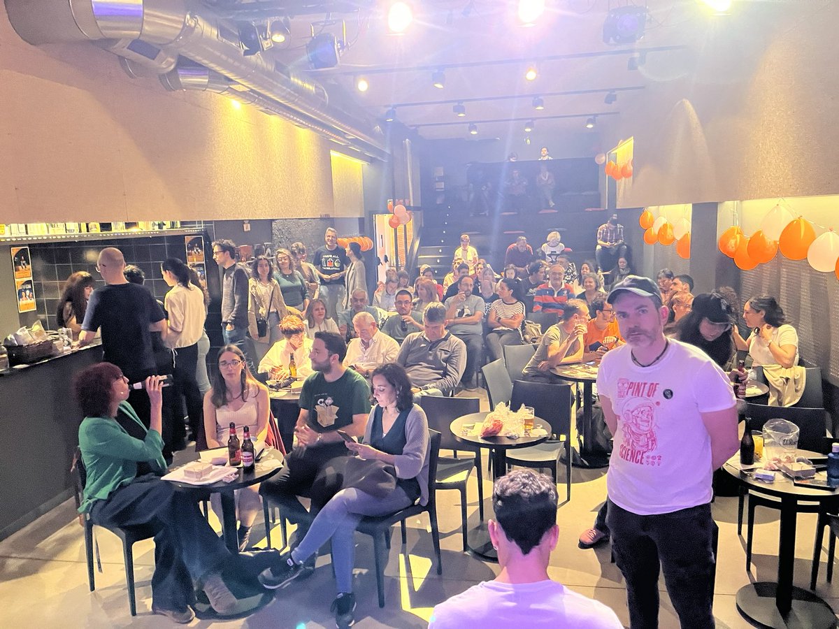 Jesus Berenguer (@chuchibe) on Twitter photo 10 minutos para comenzar la sesión del miércoles del Pint of Science en <a href="/LaSalaNegra/">Sala Negra</a> y apuntamos a otro llenazo!!! Vamos con ello!! <a href="/unirioja/">Universidad de La Rioja</a> <a href="/InstitutoIER/">IER</a> <a href="/RSEQUIMICA/">RSEQ</a> #RSEQ_Rioja 10 minutos para comenzar la sesión del miércoles del Pint of Science en <a href="/LaSalaNegra/">Sala Negra</a> y apuntamos a otro llenazo!!! Vamos con ello!! <a href="/unirioja/">Universidad de La Rioja</a> <a href="/InstitutoIER/">IER</a> <a href="/RSEQUIMICA/">RSEQ</a> #RSEQ_Rioja