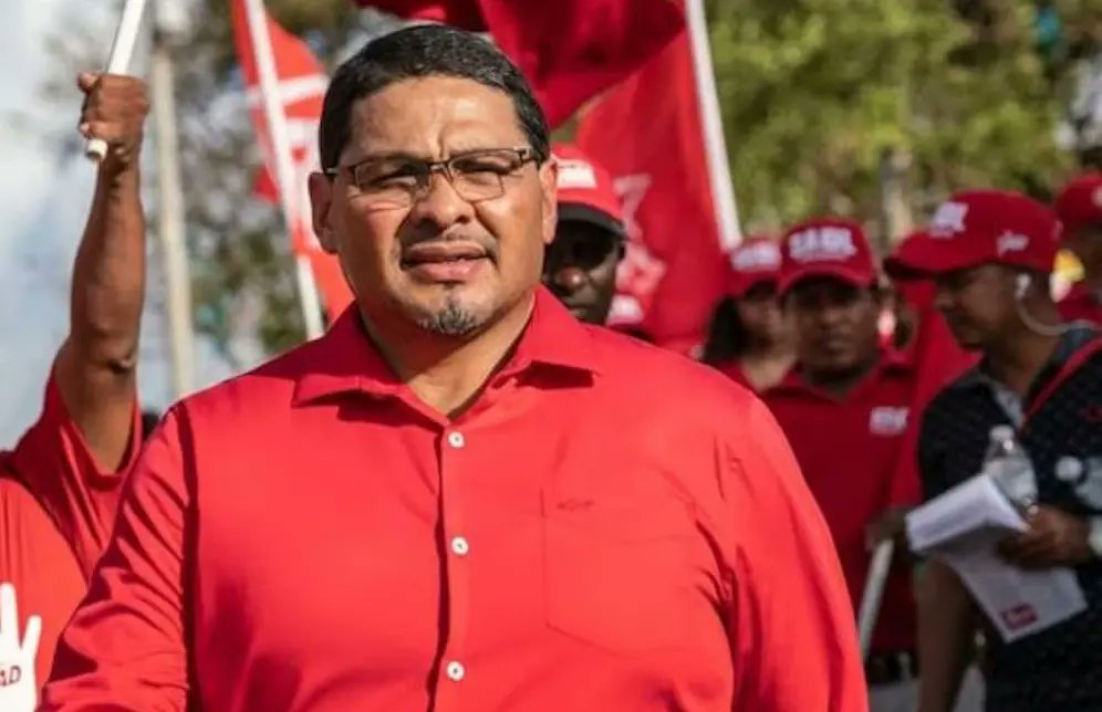 🚨URGENTE, #Panamá. Saúl Mández (<a href="/SaulAlFrente/">Saúl Méndez Rodríguez</a>), dirigente sindical y secretario general del <a href="/SuntracsPanama/">Suntracs Panama ⚒</a>, solicitó asilo en la embajada de Bolivia en Ciudad de Panamá ante la intensificación de la persecución del gobierno de José Raúl Mulino contra el movimiento social. Otro