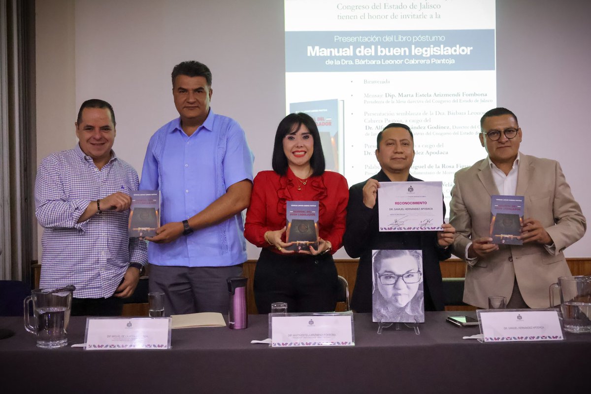FombonaMarta's tweet photo. Tuvimos el honor de estar en la presentación póstuma del libro “Manual del Buen Legislador”, de la Dra. Bárbara Leonor Cabrera Pantoja.
Una obra que, más allá del texto, nos deja un legado profundo de ética, compromiso y amor por el servicio público.

Su pensamiento sigue guiando nuestro actuar. Hoy más que nunca, reafirmamos nuestra responsabilidad de legislar con honestidad, cercanía y convicción.

#MartaArizmendi ❤️
#TransformandoPorAmorATonalá
#PresidentaCongresoJalisco
#DiputadaDeTonalá