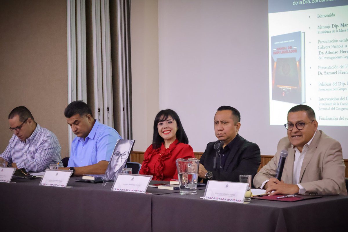 FombonaMarta's tweet photo. Tuvimos el honor de estar en la presentación póstuma del libro “Manual del Buen Legislador”, de la Dra. Bárbara Leonor Cabrera Pantoja.
Una obra que, más allá del texto, nos deja un legado profundo de ética, compromiso y amor por el servicio público.

Su pensamiento sigue guiando nuestro actuar. Hoy más que nunca, reafirmamos nuestra responsabilidad de legislar con honestidad, cercanía y convicción.

#MartaArizmendi ❤️
#TransformandoPorAmorATonalá
#PresidentaCongresoJalisco
#DiputadaDeTonalá