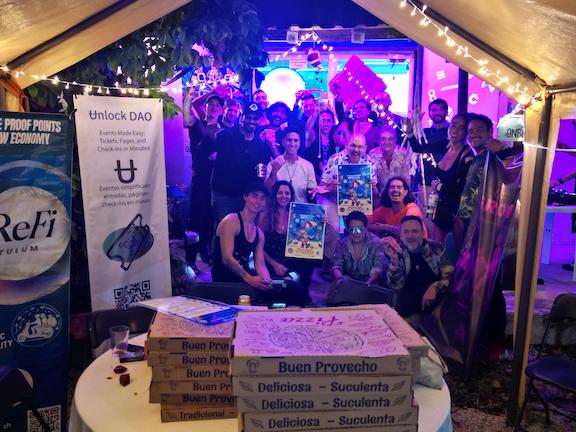 ReFiTulum's tweet image. Tomorrow is #BitcoinPizzaDay & we’re celebrating w/ @Pizza_DAO + NFT Boutique in #Tulum🌴 4 our 3rd year! 🍕🍕🍕
15 yrs since Laszlo bought 2 pizzas for 10k $BTC 😱
Now 25K+ ppl in 400+ cities join the global party!
app.unlock-protocol.com/event/global-p…