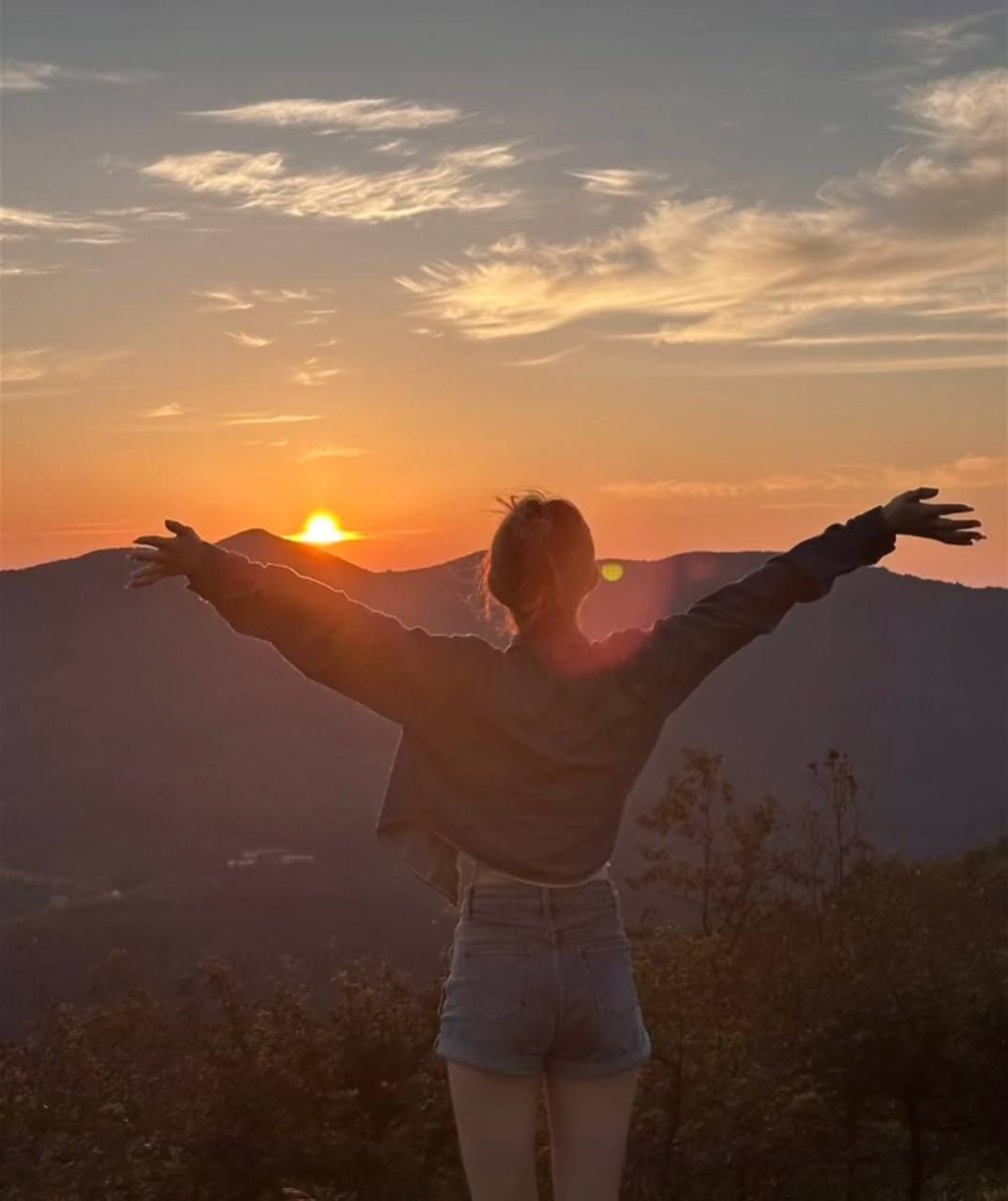 of_pixie67887's tweet image. smokestack hammam
Being busy and loving are not in conflict. You should love someone who is always available for you. Happiness is not about owning a lot of things, but that the things you own can make you feel happy and satisfied.