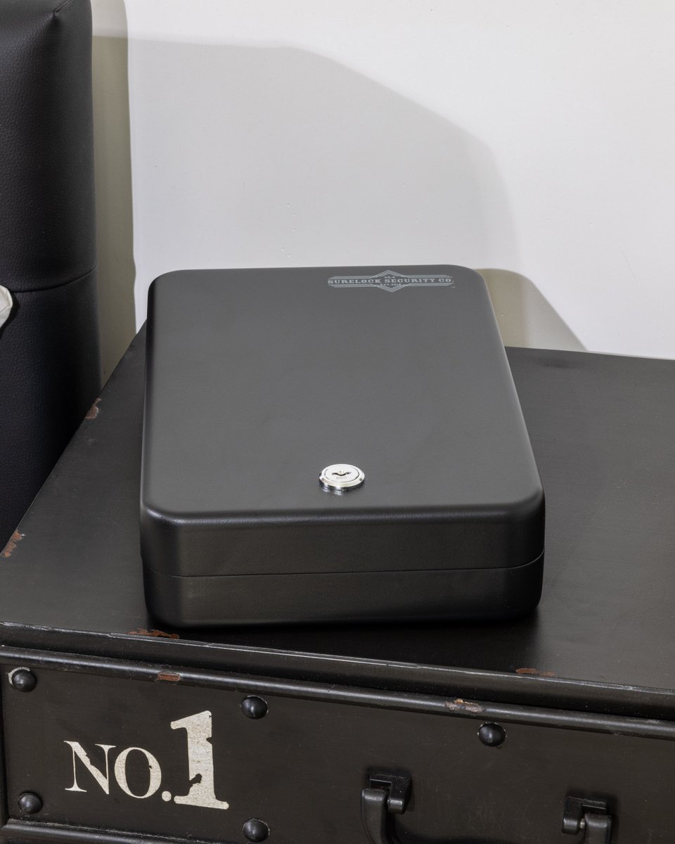 Surelock_Co's tweet photo. The Nighthawk II features a key lock. 🔑

This lock operates with one unique key, and does not use any batteries. So, you never have to worry about changing them out. 🔐

#lockbox #travel #protection #carsafe #surelocksecurityco https://t.co/Z3UTPUhbxq