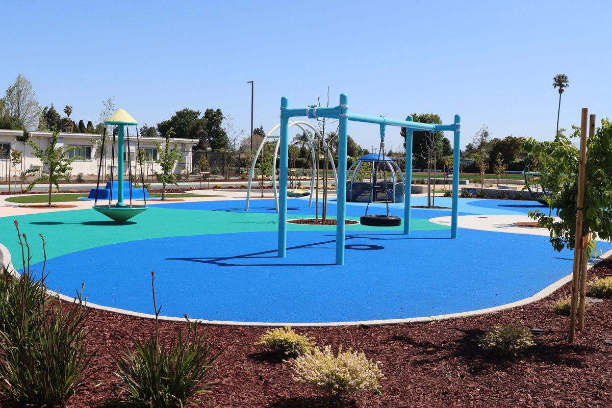scbuildersinc_'s tweet photo. We recently completed a project at Cesar Chavez Ravenswood Middle School. Included modular classroom installation and playground upgrades. The work involved clearing the site, installing underground utilities, and constructing a new athletic field, playground, and tennis courts. https://t.co/AiUyJ3KWEN
