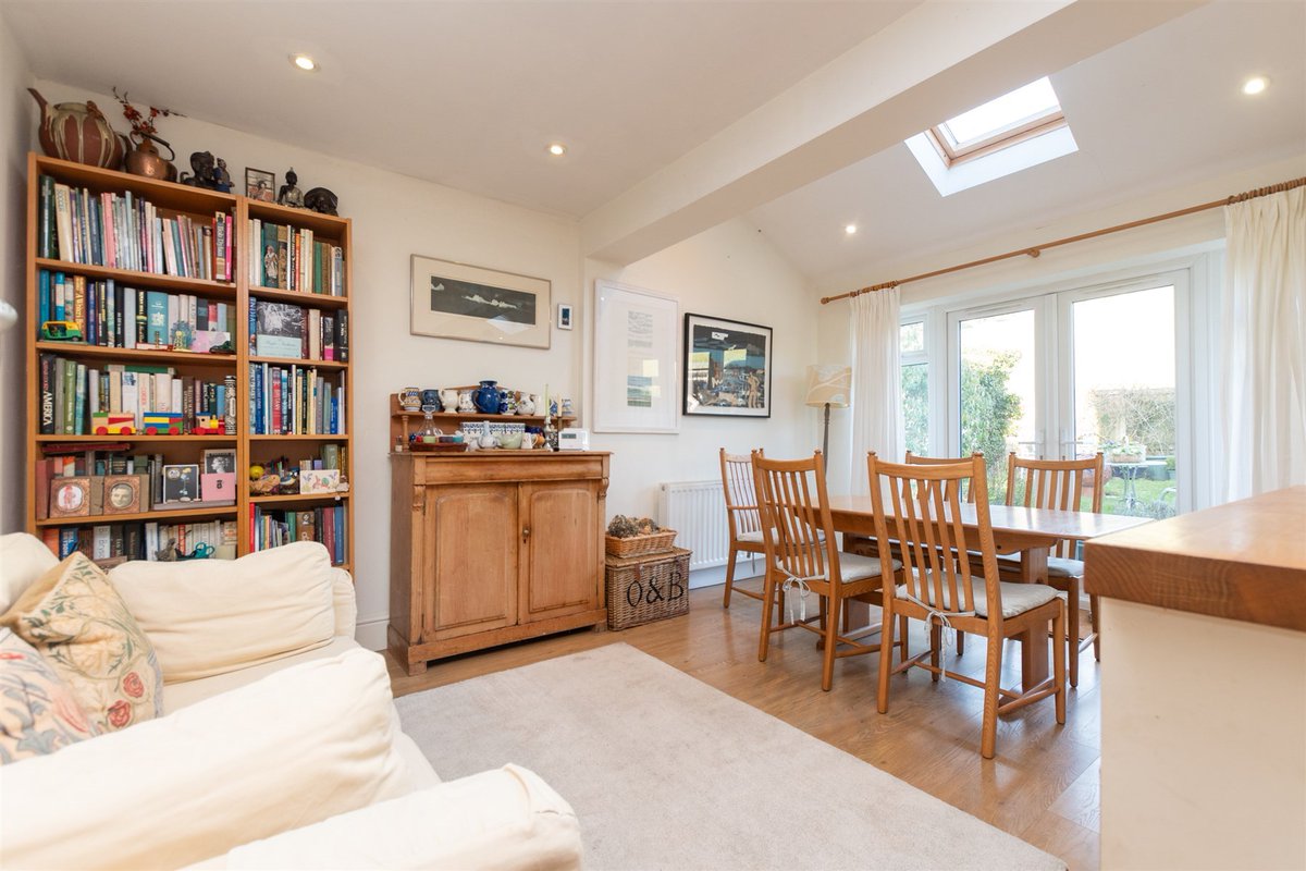 🏡 4 Bedrooms | Farningham, Kent

This detached house is not only the ideal rural retreat but offers off-road parking for multiple vehicles, a low maintenance garden and stunning views over a local farmers field through every window.

👉 birdeye.cx/v25q4c