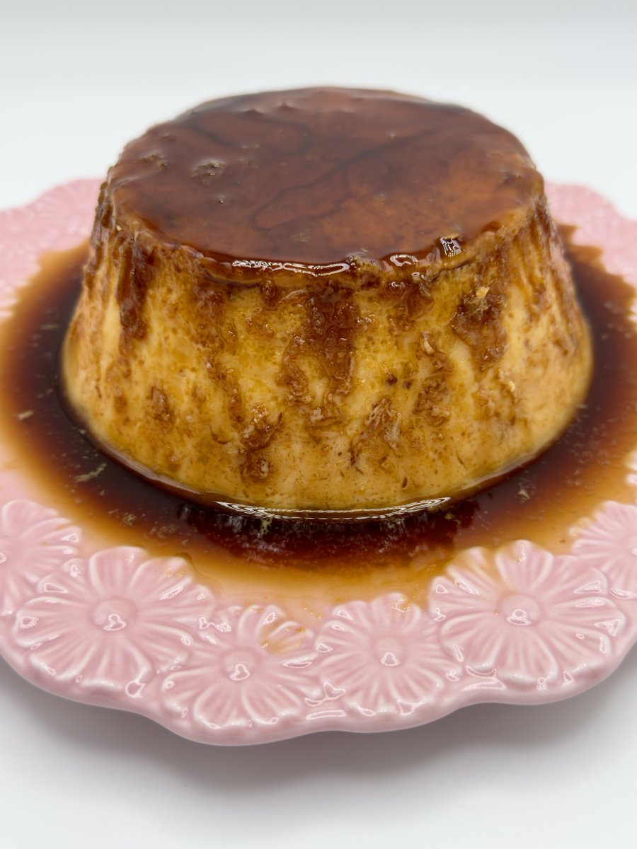IneintheKitchen's tweet image. I still remember watching my mami flip 
the flan like a queen while we all gasped 
in awe.
She still makes it—and it’s still magic. 🍮
New flan de huevo recipe now up on Ine’s Kitchen!

#FlanDeHuevo #FamilyRecipes #InesKitchen #DessertTime #FlanDeCoco

wix.to/2rlELU1