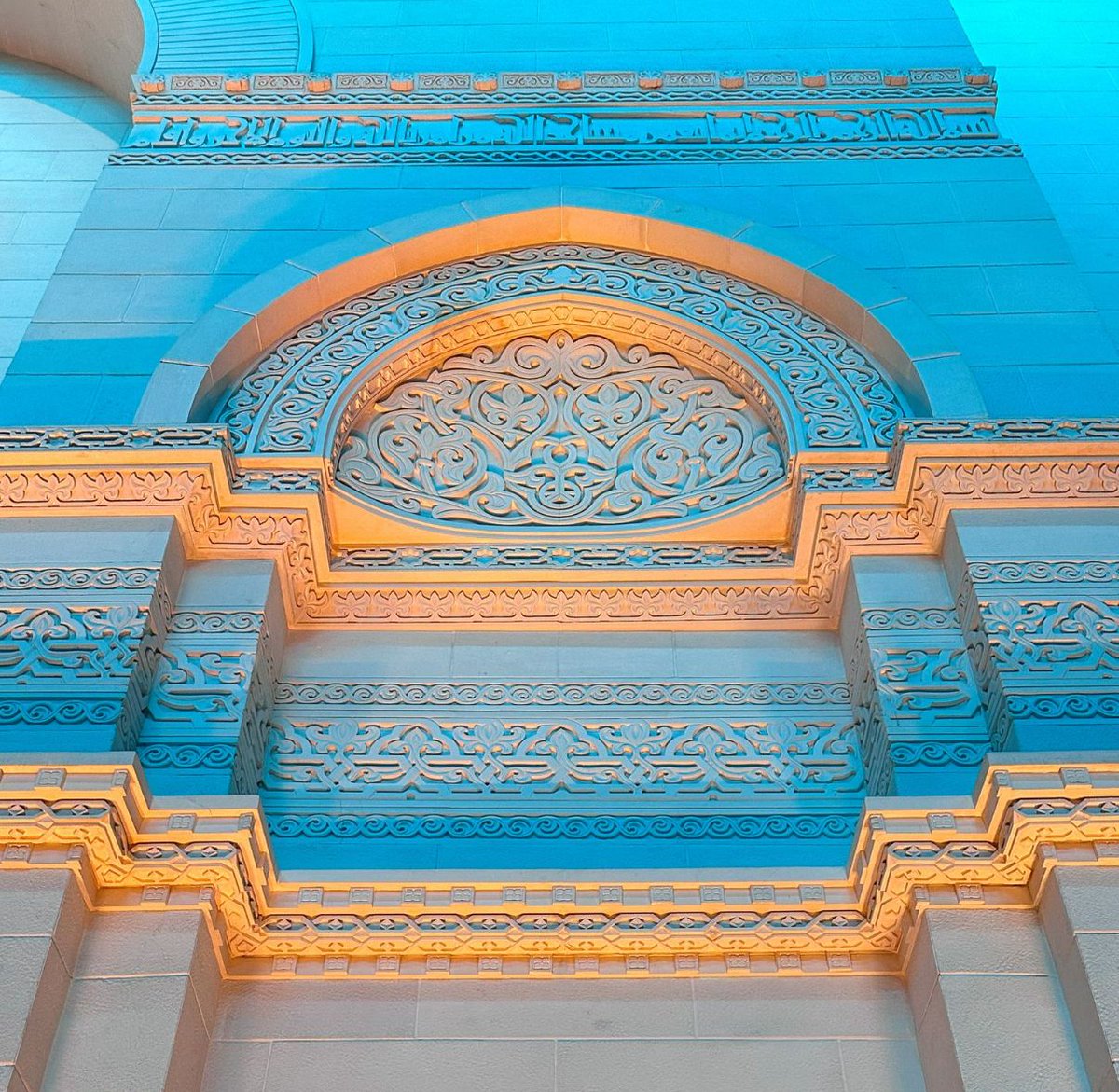 What if light did more than let us see? What if it could honor history, shift space, and spark learning? ✨ #Boston @DawoodiBohras member Insiya Divan’s award-winning canopy lighting design at Aljamea-tus-Saifiyah Nairobi fuses the campus's Fatimi-era inspired architecture with