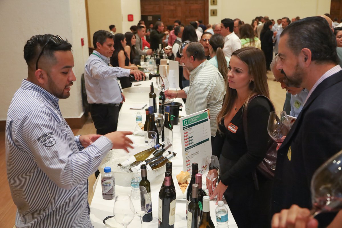 Guía Peñín (@guiapenin) on Twitter photo ¡Ayer celebramos con ÉXITO nuestro X Salón Selección Ciudad de México!🍷🇪🇸🇲🇽
👉Más de 350 vinos
👉66 bodegas españolas y mexicanas
👉<a href="/vinosnavarra/">Vinos Navarra</a> como Región Destacada
👉Presentación de la Guía Peñín México 2025, masterclass de la D.O. Navarra y la Cata del Podio Peñín ¡Ayer celebramos con ÉXITO nuestro X Salón Selección Ciudad de México!🍷🇪🇸🇲🇽
👉Más de 350 vinos
👉66 bodegas españolas y mexicanas
👉<a href="/vinosnavarra/">Vinos Navarra</a> como Región Destacada
👉Presentación de la Guía Peñín México 2025, masterclass de la D.O. Navarra y la Cata del Podio Peñín