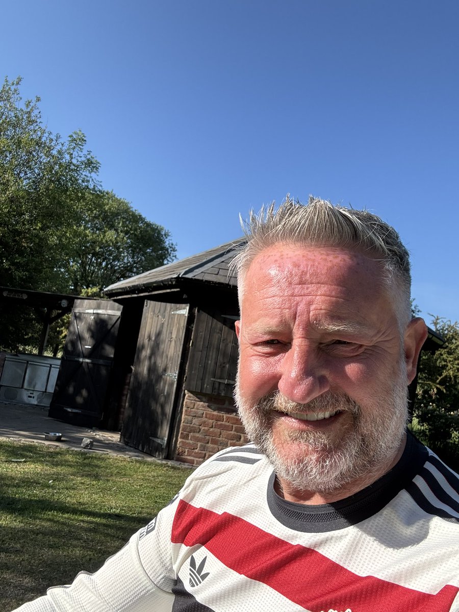 darrenroscoe's tweet photo. @huperhogan Just sat having a beer waiting!!! Let’s hope it’s the right result and then we will all be going to Europe next year!! https://t.co/M781LXcNXQ
