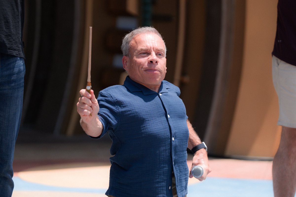 Magical memories in the making with Warwick Davis, and James and Oliver Phelps — the official opening of The Wizarding World of Harry Potter – Ministry of Magic portal 🪄✨ #hosted