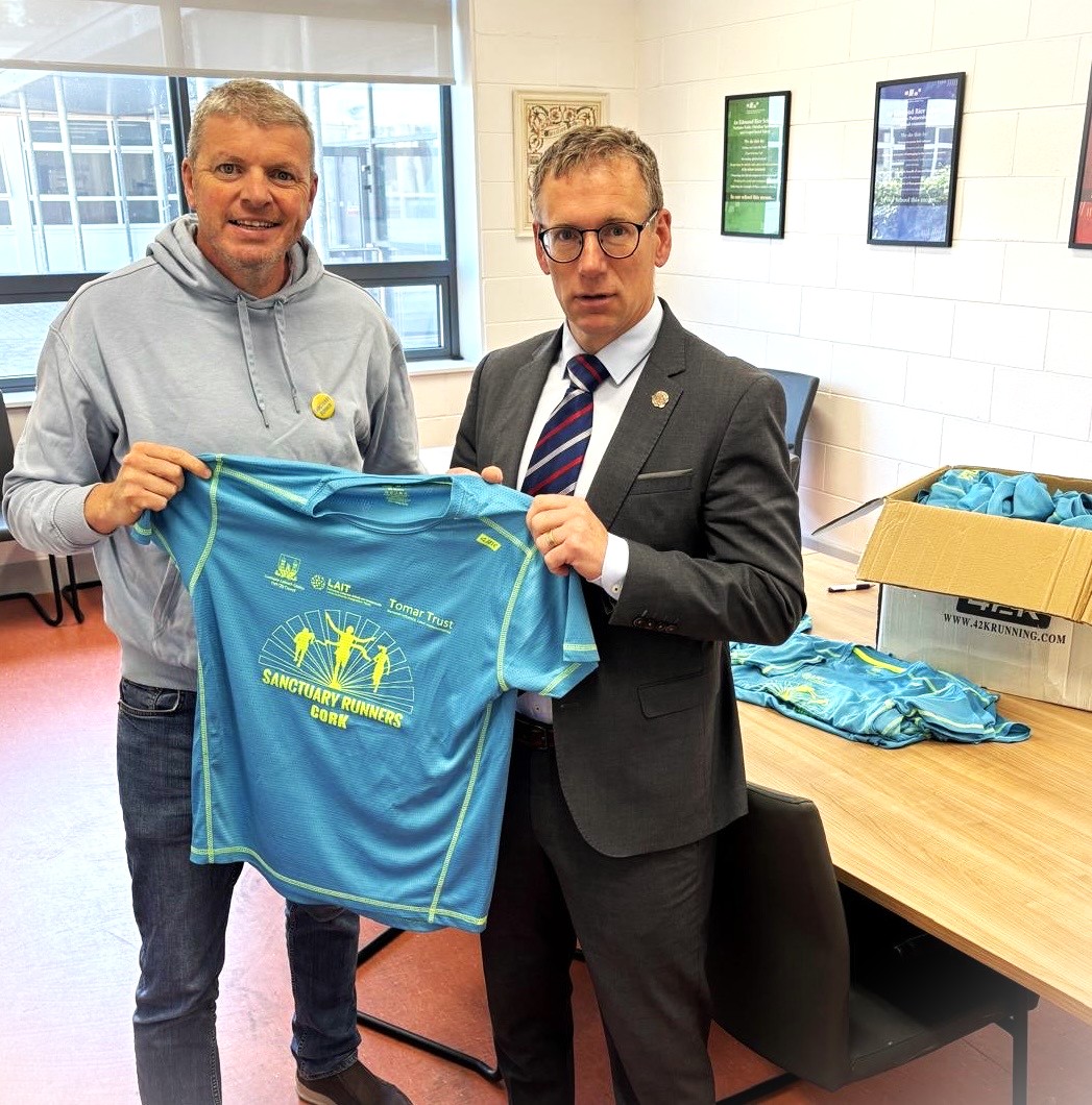 Sanctuary Runners Ireland (@sanctuaryrunner) on Twitter photo ๐ตWe were so delighted today to present running tops to transition year students at <a href="/colanphiarsaigh/">Colanphiarsaigh</a> in Glanmire and Midleton CBS. Great to have so many students taking part in the <a href="/TheCorkMarathon/">Cork City Marathon</a> as Sanctuary Runners. #Solidarity #Friendship #Respect ๐ตWe were so delighted today to present running tops to transition year students at <a href="/colanphiarsaigh/">Colanphiarsaigh</a> in Glanmire and Midleton CBS. Great to have so many students taking part in the <a href="/TheCorkMarathon/">Cork City Marathon</a> as Sanctuary Runners. #Solidarity #Friendship #Respect
