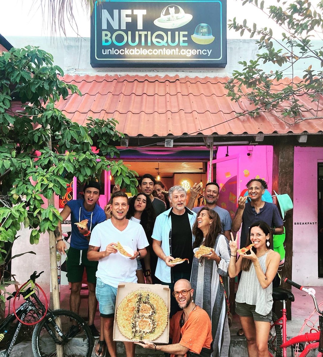 ReFiTulum's tweet image. Tomorrow is #BitcoinPizzaDay & we’re celebrating w/ @Pizza_DAO + NFT Boutique in #Tulum🌴 4 our 3rd year! 🍕🍕🍕
15 yrs since Laszlo bought 2 pizzas for 10k $BTC 😱
Now 25K+ ppl in 400+ cities join the global party!
app.unlock-protocol.com/event/global-p…