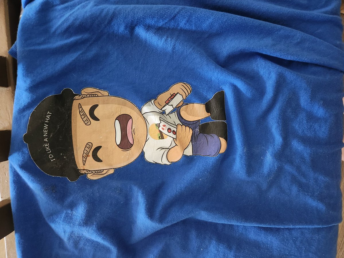 poofswiiremote's tweet photo. I wore this shirt yesterday and my younger sister asked me who it is and had to hold back on absolutely info dumping on her about poofesure. I can't help it when it comes to the youtubers I love the most 😂 
@Poofesure 
#poofesure #pooftwt #poofswiiremote #handmadeshirt https://t.co/qGrsbJxYxU