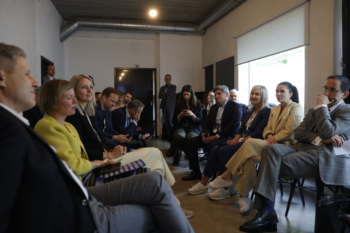 Jan Marian 🇨🇿 🇪🇺 (@honzamarian) on Twitter photo Díky <a href="/2ET_CZ/">2. ekonomická transformace</a> za pondělní užitečnou diskusi k brandu 🇨🇿 v rámci konference "reVize Česka 2024". Jsem rád, že na tom pracujeme jako tým, a to nejen v rámci státní správy. #TeamCzechia Díky <a href="/2ET_CZ/">2. ekonomická transformace</a> za pondělní užitečnou diskusi k brandu 🇨🇿 v rámci konference "reVize Česka 2024". Jsem rád, že na tom pracujeme jako tým, a to nejen v rámci státní správy. #TeamCzechia