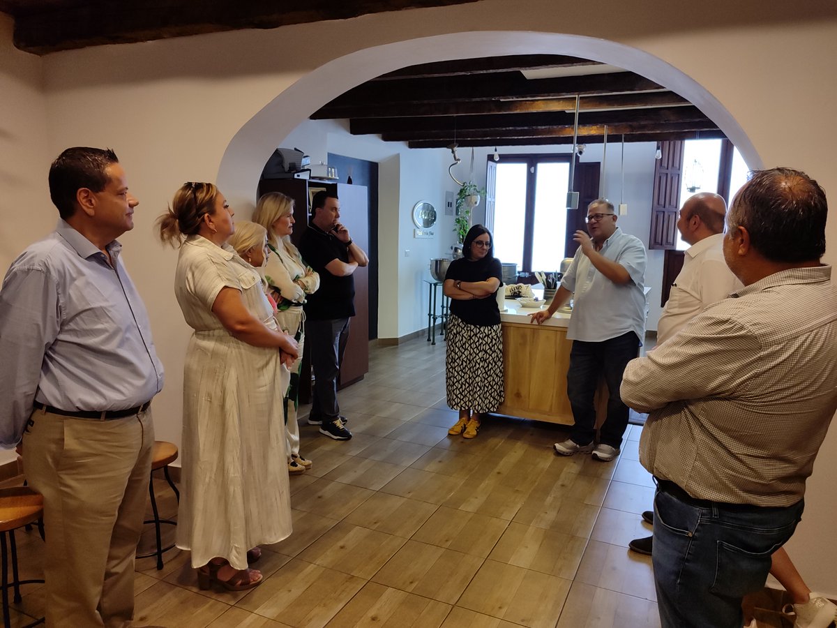 COPARMEX XALAPA (@coparmexal) on Twitter photo Visitamos La Toga Pastelería Fina 🎂 en Coatepec junto al presidente nacional, Juan José Sierra Álvarez 🇲🇽.
Conocimos su historia, su compromiso y su sabor 🍪👨🏻🍳.
Una empresa que impulsa el desarrollo local con calidad y pasión 💼💪🏼🌿. Visitamos La Toga Pastelería Fina 🎂 en Coatepec junto al presidente nacional, Juan José Sierra Álvarez 🇲🇽.
Conocimos su historia, su compromiso y su sabor 🍪👨🏻🍳.
Una empresa que impulsa el desarrollo local con calidad y pasión 💼💪🏼🌿.