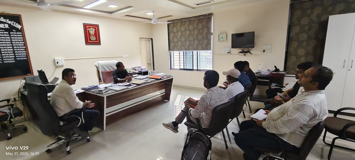 આજ રોજ માન.પ્રાંત અધિકારી સાહેબ, વાંકાનેર ના અધ્યક્ષ સ્થાને પ્રિ-મોન્સુન મીટીંગ યોજવામાં આવી. જેમાં ડિઝાસ્ટર સમયે પાણીના વિવિધ જગ્યાએ ભરાતા પાણીનો નિકાલ થાય તે માટે આગોતરા પગલા લેવા ચીફ ઓફિસરશ્રી, NHAI ના પ્રતિનિધિ તથા રેલવેના પ્રતિનિધિ તથા માર્ગ મકાન વિભાગને સૂચના આપવામાં આવી.