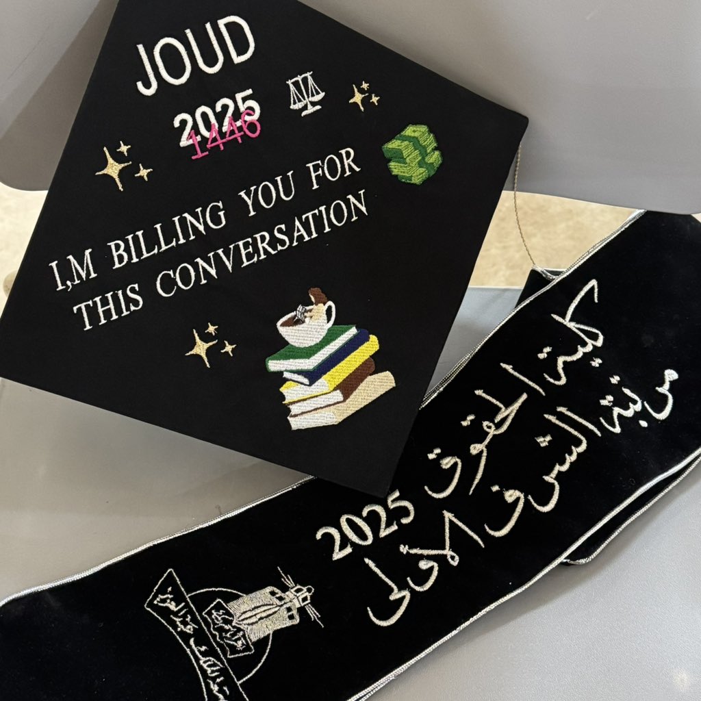 joLAWud's tweet photo. ﴿ وَآخِرُ دَعْوَاهُمْ أَنِ الْحَمْدُ لِلَّهِ رَبِّ الْعَالَمِينَ ﴾ 

الحمدلله الذي ما تم جهد إلا بعونه وما ختم سعي إلا بفضله🤍. 
تم بفضل الله تخرجي من جامعة الملك عبدالعزيز -كلية الحقوق- ⚖️🎓

اللهم انفعني بما علمتني وزدني علمًا https://t.co/GxC0LCMT9F