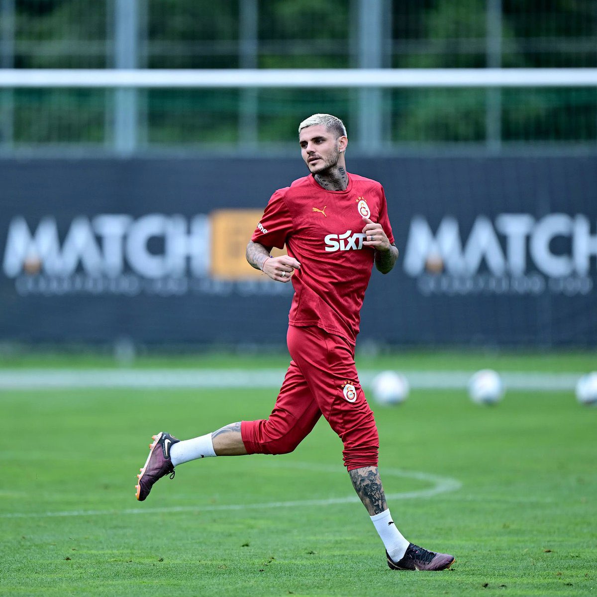 🟡🔴 Icardi, bugün Kemerburgaz’da idmanlara çıktı. (Metin Karabaş)