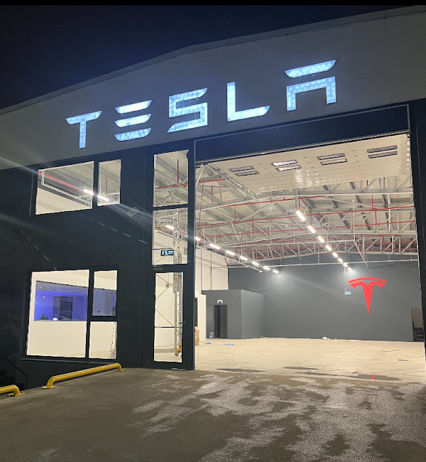 TeslaToplulugu's tweet photo. 🎉 Yeni Model Y'lerini teslim almaya başlayan herkes buraya! 🚗⚡

-Aracını teslim aldığında bir fotoğraf/video paylaş, bizi etiketle
-Biz de seni RT'leyelim!

Heyecanı birlikte büyütelim, topluluğumuzu birlikte oluşturalım! ❤️
#YeniModelY #TeslimatHeyecanı https://t.co/qbC5JdykXa