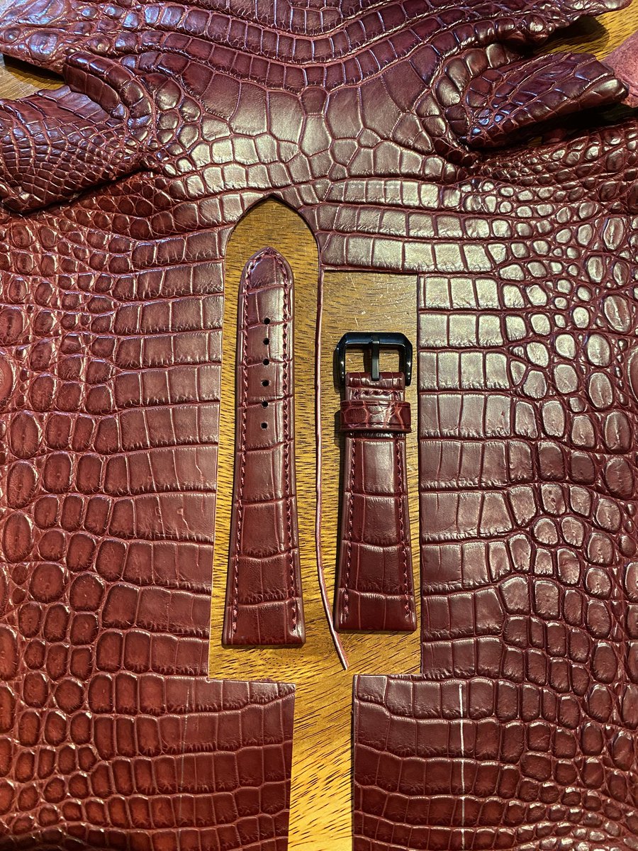 MUNI_garage's tweet photo. オーダーベルトが完成しました💡
ニロティカス・マットワイン竹腑🐊アップルウォッチ用のアタッチメントをセッティング⌚️
#ナイルクロコ #クロコダイル #時計ベルト #アップルウォッチ #watchstrap
レディメイドの時計ベルトsaleは5月25日まで😉
プロフィールのリンクから飛べます🔗 https://t.co/uyKs5Wdyvr