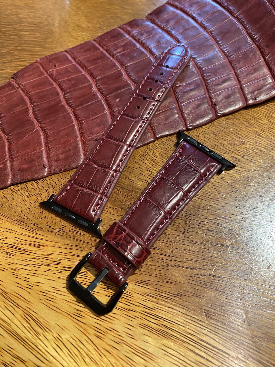 MUNI_garage's tweet photo. オーダーベルトが完成しました💡
ニロティカス・マットワイン竹腑🐊アップルウォッチ用のアタッチメントをセッティング⌚️
#ナイルクロコ #クロコダイル #時計ベルト #アップルウォッチ #watchstrap
レディメイドの時計ベルトsaleは5月25日まで😉
プロフィールのリンクから飛べます🔗 https://t.co/uyKs5Wdyvr