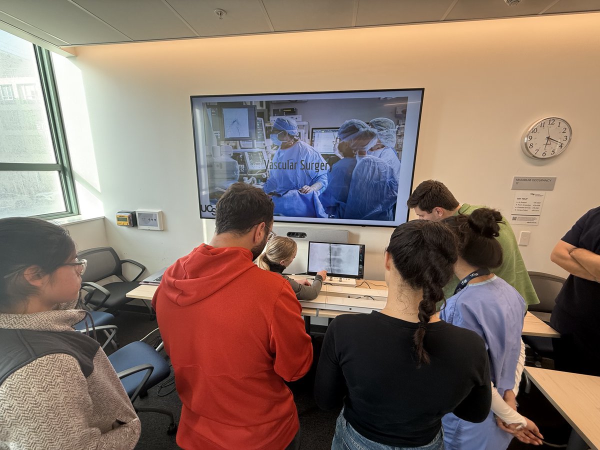 UCSFvascular's tweet image. Vascular Surgery Interest Group (VSIG) hosted an Endovascular Skills Workshop in collaboration with Medtronic. Medical students learned endovascular surgery through simulations, practiced surgical techniques, and discussed common pathologies treated with endovascular approaches.