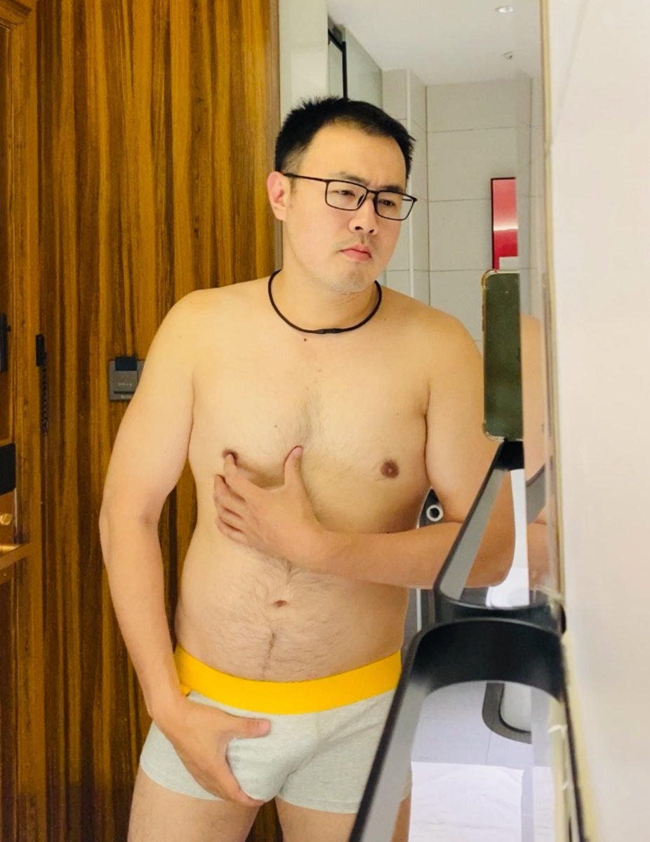 好想被舔開關
舔到受不了那種🥹
這次沒有毛巾了