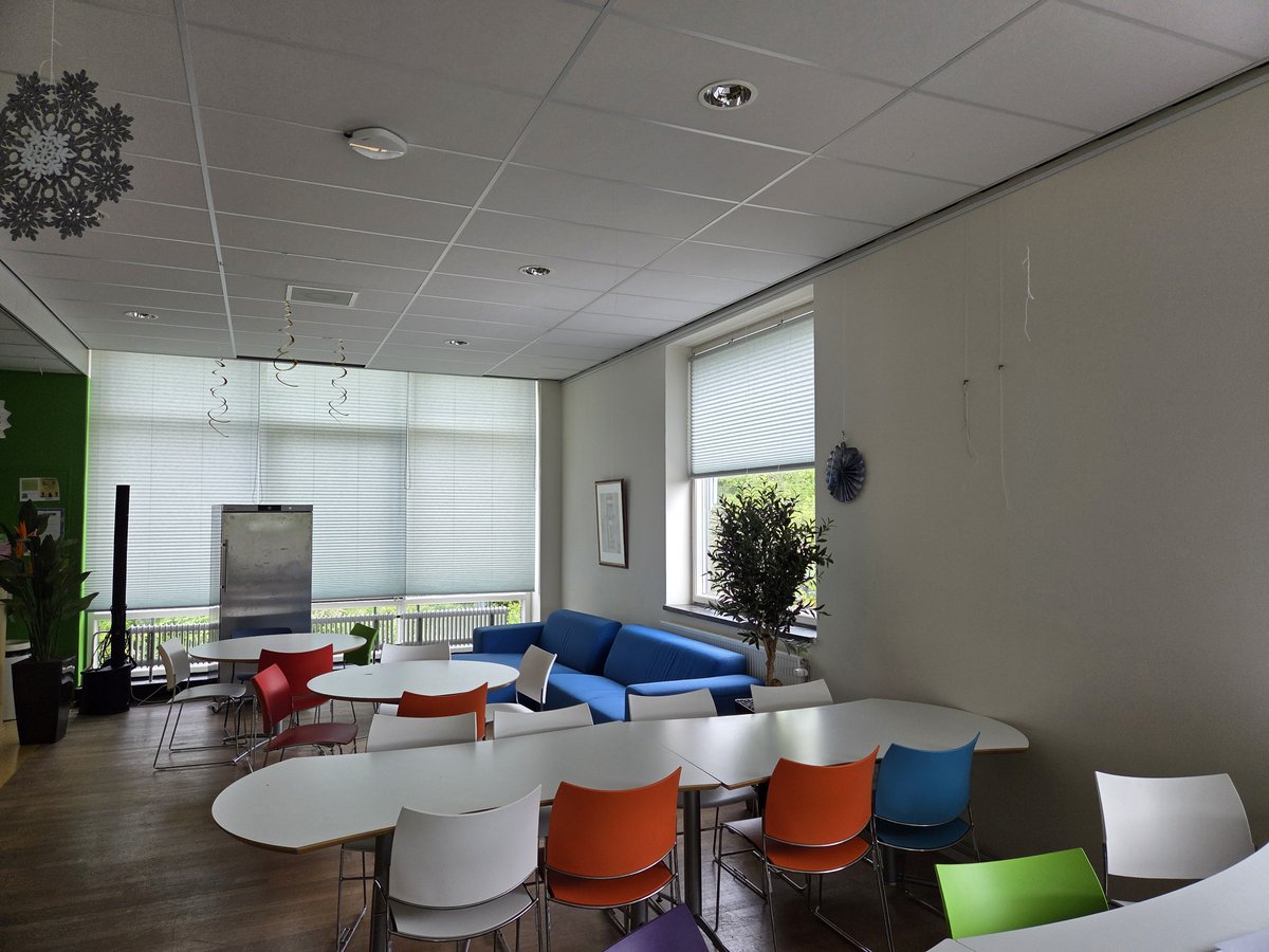 Worried the power grid won't cope? Think about indoor sun protection - plissés at Segbroek College in The Hague.