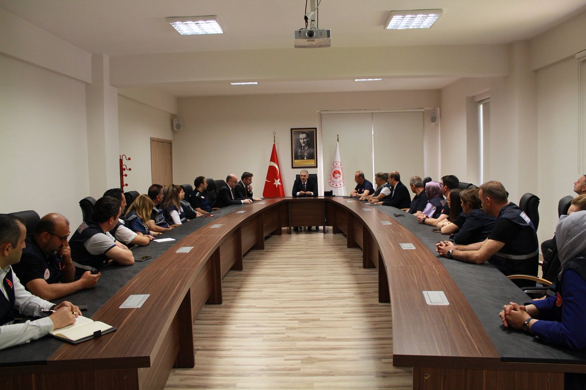 bursa_csb's tweet photo. Valimiz Sayın Erol AYYILDIZ ve Vali Yardımcımız Sayın Salih ALTUN’un katılımları ile Müdürlüğümüzde yapılan Çevre denetimleri  ile alakalı bir toplantı gerçekleştirilmiştir. Bu kapsam da  Bakanlığımız ve Müdürlüğümüz ekiplerince saha denetim çalışmaları devam etmektedir. https://t.co/P9o7sv4Pqv