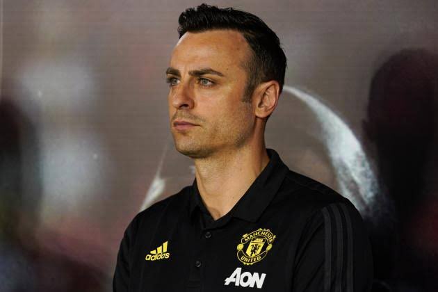 centredevils's tweet photo. 🚨🚨🎙️| Dimitar Berbatov asked who he is supporting tonight:

"I am in the middle, I am torn for sure... And ultimately, I'm going to be happy for the team that's going to win, but I'm going to be sad for the one that loses, because I play for both teams." [TNT] https://t.co/cnn9ZaepAP