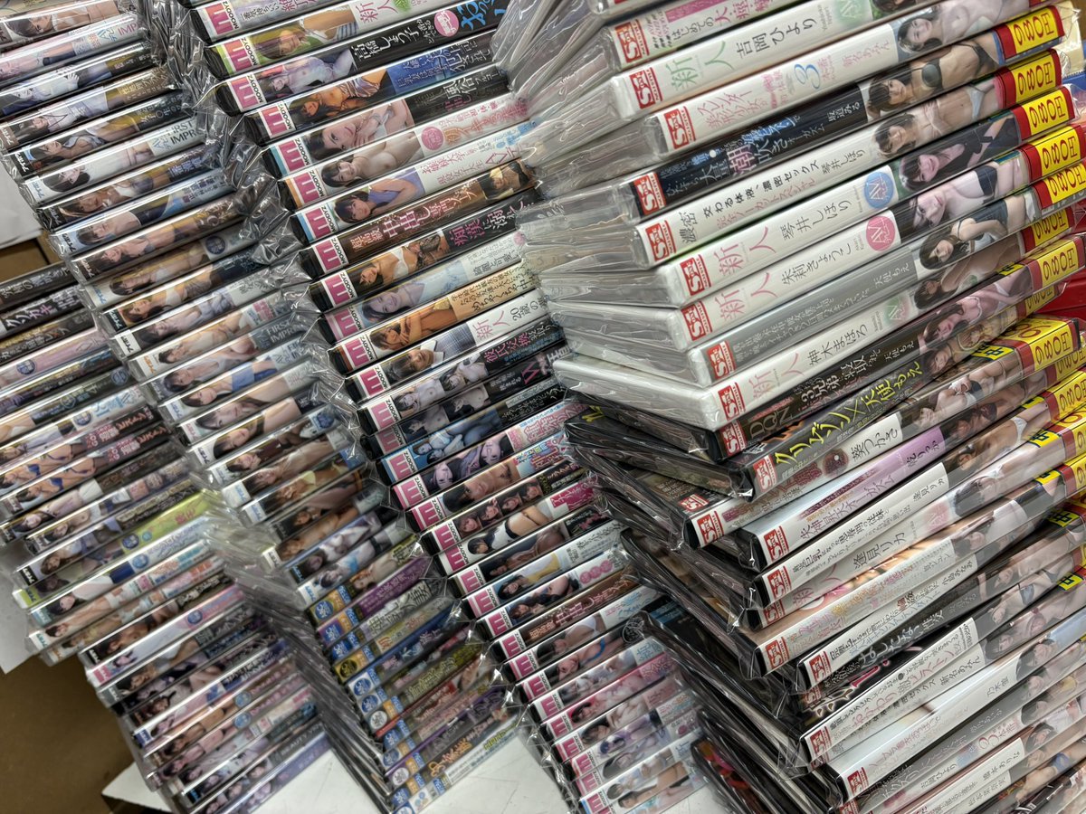 どもどもX担当なぁおです

店長に命じられて980円コーナー用にDVD価格変更しました 

つかれた๛꜀꒰ ˟꒫˟꜀ ꜆꒱꜆

てかS1とかムーディーズとかいいメーカーばっか落としたけど大丈夫なんかい…
利益全くないどころかマイナスやろこれ