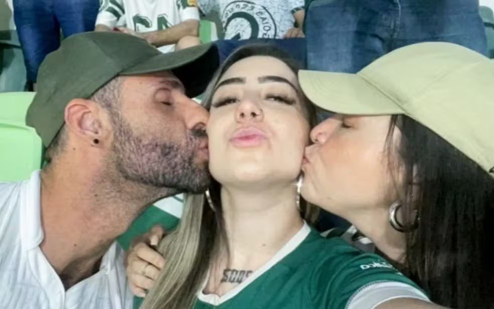 g1goias's tweet photo. Trisal de Goiás que viralizou ao anunciar nova integrante fala sobre separação temporária: 'Discussões acontecem' ⇒ https://t.co/J6JAUc07Sa
#g1go #goiás #vídeosviralizados #trisal #integrante https://t.co/577ZUENx7T