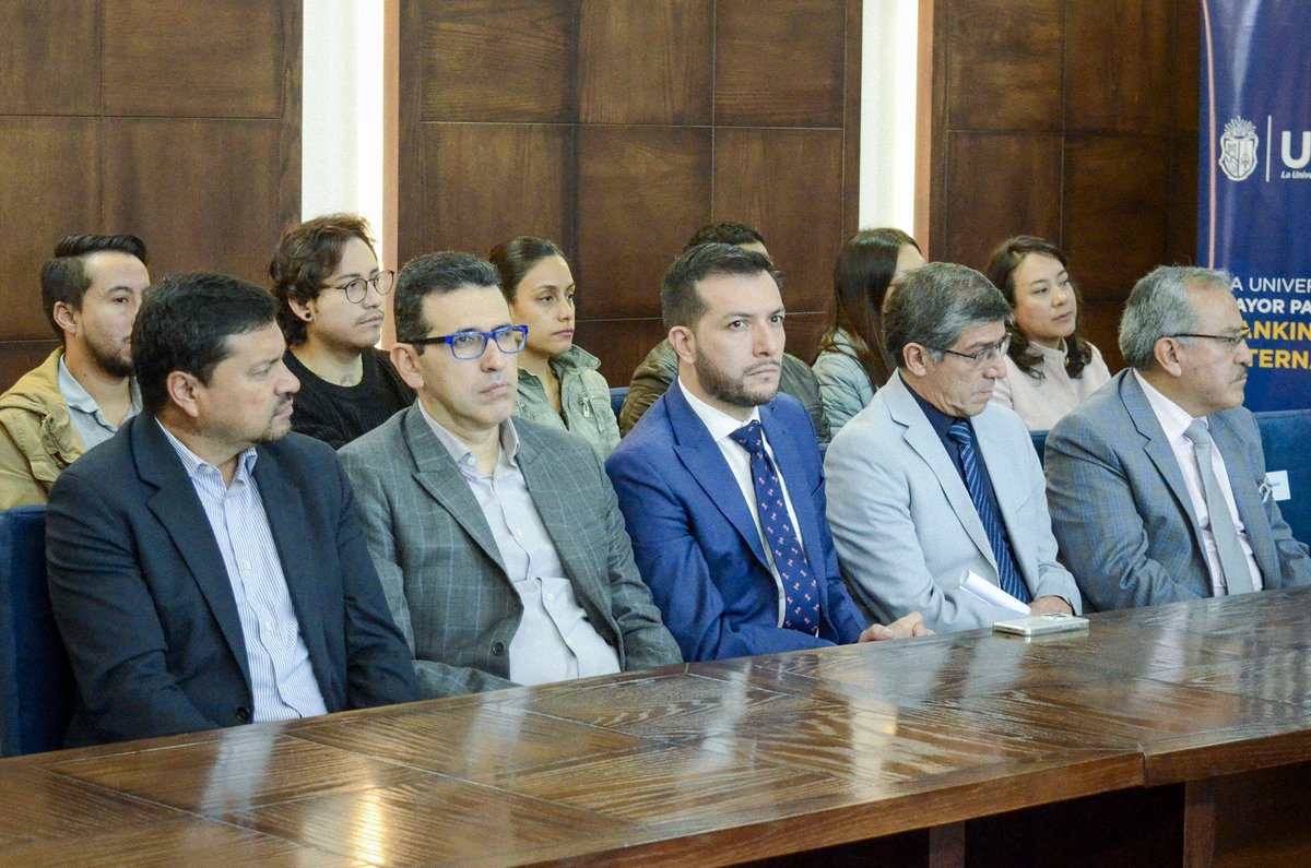 uazuay's tweet photo. 📣  Rueda de prensa: VIII Workshop RIDOT y XIV Simposio SNDU/PT 2025

Nuestro rector, Prof. Francisco Salgado Arteaga, expresó su contento por este encuentro y destacó la importancia de trabajar en #comunidad para construir ciudades y comunidades #sostenibles; y, crear puentes y vínculos que beneficien a todos.

🗺️📍 El evento se llevará a cabo el 18, 19 y 20 de junio de 2025. Regístrate ahora en el enlace de la noticia.👇

🗞 #AcademiaUDA, revise la noticia: https://t.co/7Ayq2XZx6k