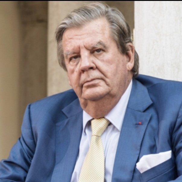 kabelodick's tweet photo. Our true patriot Honorable Johan Rupert ✊️✊️🇿🇦🇿🇦🇿🇦🇿🇦🇿🇦 Cyril Ramamposa really took true patriots to support our country 🤷‍♂️🤷‍♂️🇿🇦✊️we must deal with illegal immigrants aswell, we need to rebuild this nation, the Mentals will always be there but true patriots must be louder. https://t.co/tj77CgiZ6V