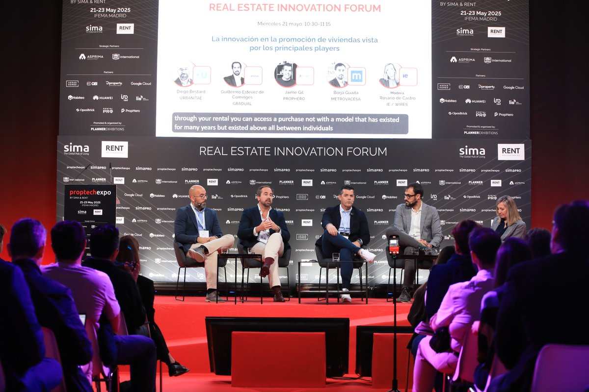 simaexpo's tweet image. ¡Damos por finalizada la primera jornada de #SIMA2025!

💬 En #SIMAPRO, las Administraciones Públicas han sido protagonistas del ‘Institutions Day’, presentando sus estrategias para acelerar la construcción de vivienda en ciudades como Madrid, Canarias, Málaga, Lisboa o Bilbao.